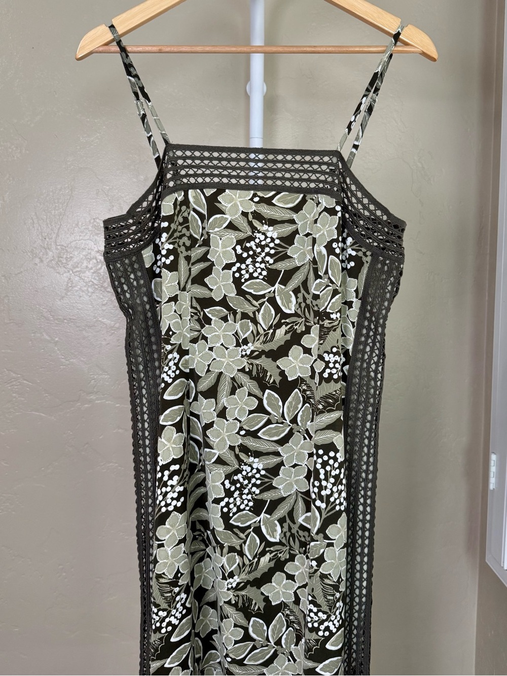 Commense Floral Crochet Trim Slip Midi Maxi Dress Large NWT Army Sage Green - Picture 7 of 13